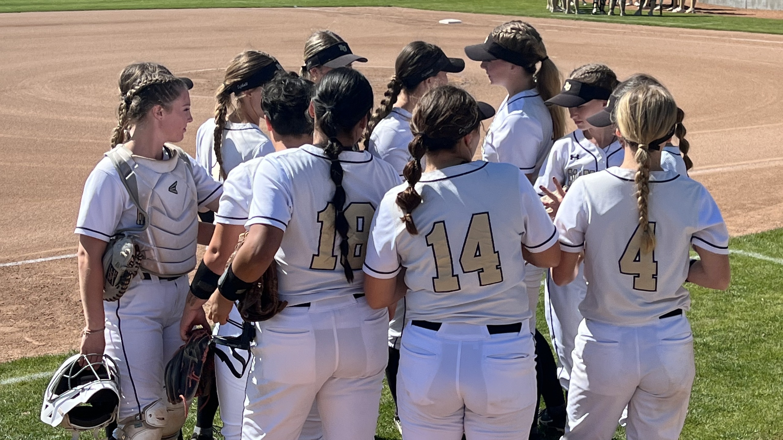 Softball Wraps Season with Sweep of Redwoods