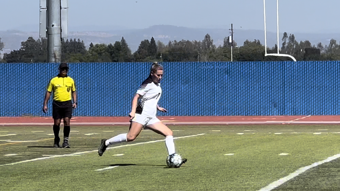 Women's Soccer Blanks Sacramento City, 3-0
