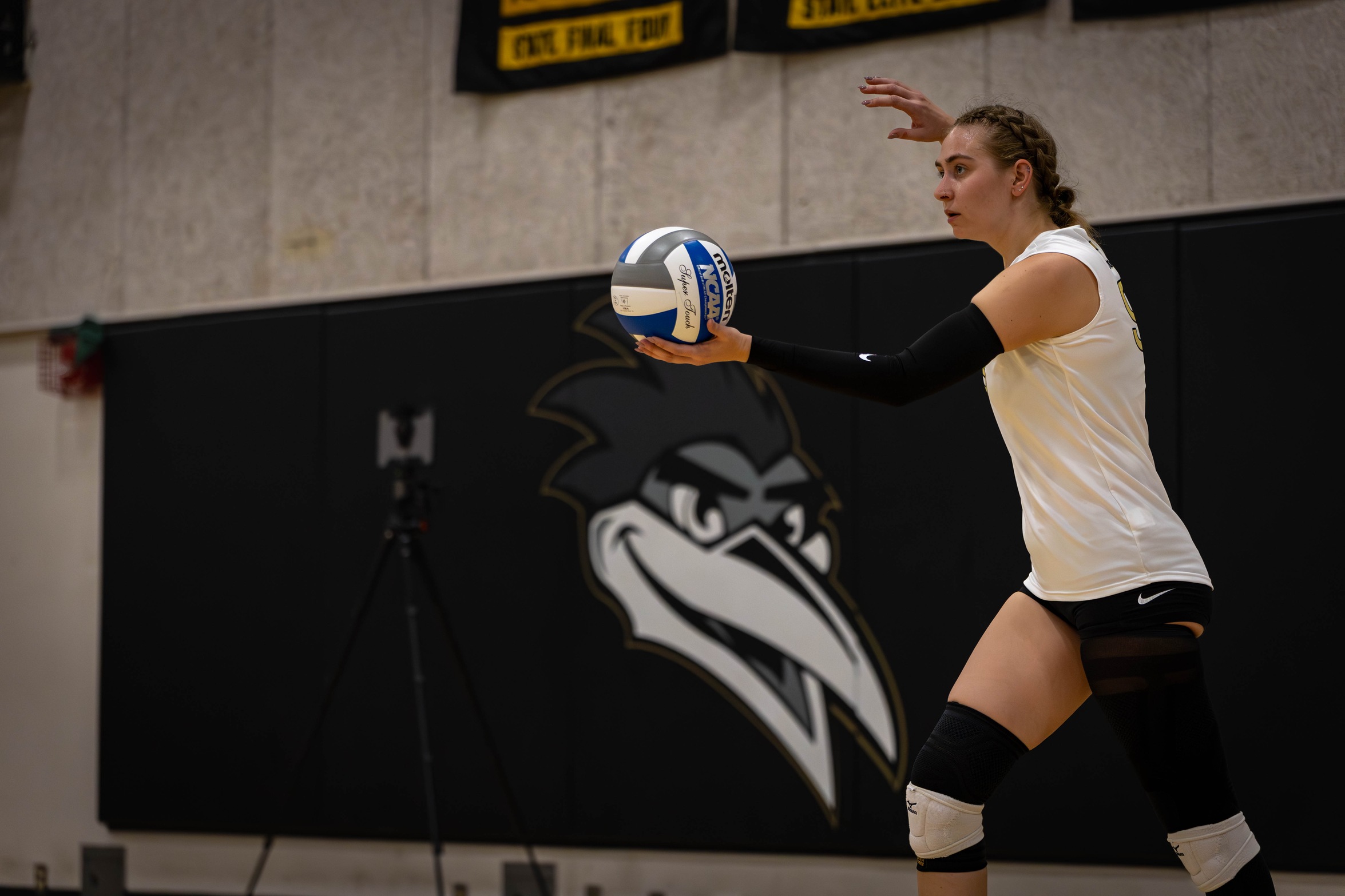 Roadrunners Battle No. 1 Golden Eagles in Golden Valley Conference Opener